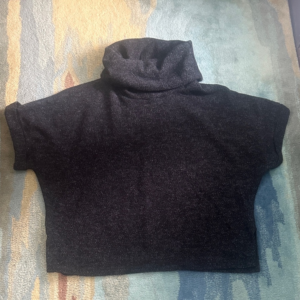 Elegant Charcoal Turtleneck Sweater Short Sleeve
